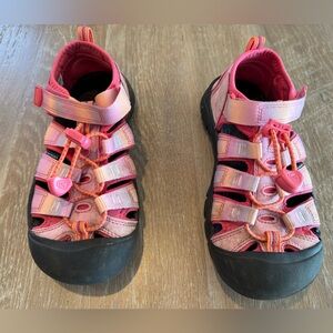 Size 2 Keen Shoes Sandals